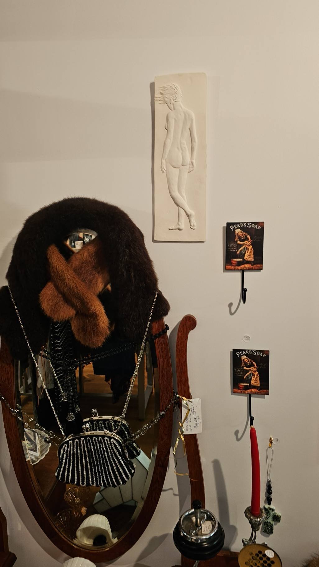 Clay Walking Women - White